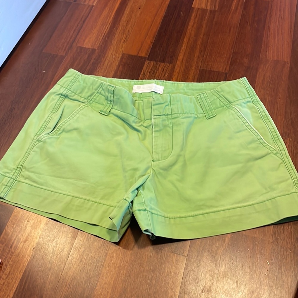 The gap size 8 Kelly green